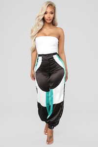 07-20-18_Studio_2_PI2348_BlackGreen_39262-02_PM__AJ.jpg