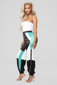 07-20-18_Studio_2_PI2348_BlackGreen_39322-02_PM__AJ.jpg
