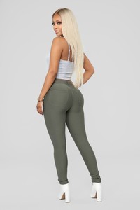 07-24-18_Studio_2_10-47-49_P791538_Olive0729_AJ.jpg