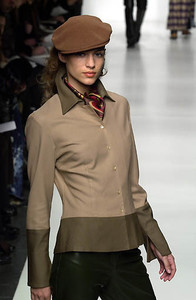 1001232682_ChompolSerimontFW2001NYFW3.thumb.jpg.1c78527df9814bd8fa59bd7be7218852.jpg