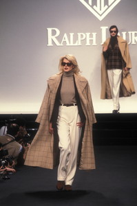 1001591290_RalphLauren1995WomenRTW5.thumb.jpg.9037d57e07c153844710241ce978cbb9.jpg