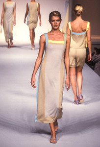 1020524426_LauraBiagiotti1997WomenRTW22.thumb.jpg.820296eba2bf8af887634a7506355809.jpg