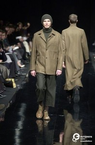 1021799473_LanvinFW2001PFW1.thumb.jpg.d4e5b021d0b1a466c1766c9aafb8b7f4.jpg