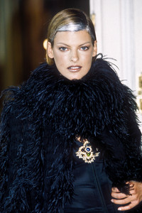 1043749701_Chanel1996HauteCouture69.thumb.jpg.d9e1d969a668c45dccad196bfc47961d.jpg