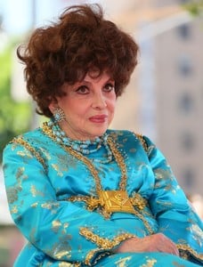 Gina+Lollobrigida+Gina+Lollobrigida+Honored+Dsl-WaZDRbMx.jpg