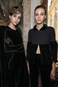 1112721392_ArmaniPriveFall2018Backstage5bQLz6SQu1qx.thumb.jpg.826030d429feed1814501e83a60d57e9.jpg