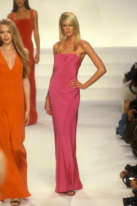 1127652630_RalphLauren1996WomenRTW128.thumb.jpg.0947f37bda15fffa25feb595e8005c58.jpg