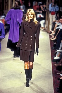 1135134209_EmanuelUngaro1996HauteCouture43.thumb.jpg.33049bb29969283bd3b313398889e8dd.jpg