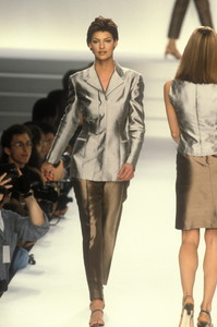 1148625140_RalphLauren1996WomenRTW90.thumb.jpg.7bfa0c0ab410680543aa0c5e6453cec0.jpg