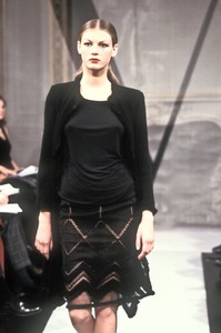 1148868516_Valentino1998HauteCouture100.thumb.jpg.89452b9fad0800cfafaa8900cf3b90e9.jpg