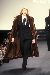 1189846750_RalphLauren1995WomenRTW33.thumb.jpg.f4efa32e80584037ec6534f600caf704.jpg