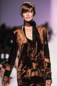 1203404938_AnnaSui1996WomenRTW43.thumb.jpg.d9bd3551948b0cc327e3e1ab31182a63.jpg