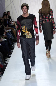 1210897420_CustoBarcelonaFW2001NYFW15.thumb.jpg.f9edcb39ddd5193dbd9e7153d9eb463f.jpg