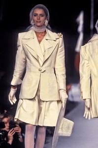 121230779_NinaRicci1992HauteCouture18.thumb.jpg.29ee762c610899a676dc859880e29976.jpg