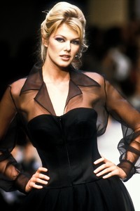 1289535962_HerveLeger1996WomenRTW141.thumb.jpg.6e6596bc8c3ab73ba48cc20da3056213.jpg