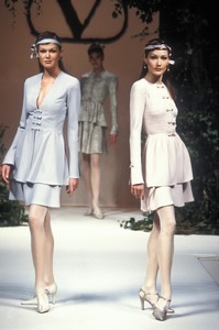 137070900_Valentino1994HauteCouture29.thumb.jpg.9da6f98ace88490cdf69d36d698f2379.jpg