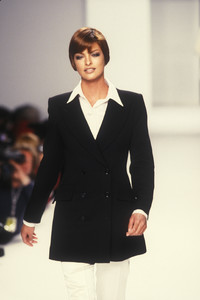 1474165980_IsaacMizrahi1996WomenRTW52.thumb.jpg.9da637d14999d01a521fc1b0b4c60403.jpg