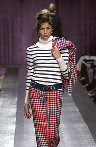 1482703671_CatherineMalandrinoFW2001NYFW2.thumb.jpg.bd1df2ddf3a4f9d7cfc98b6b064602a5.jpg