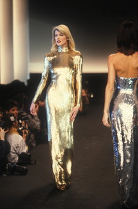 1514695871_RalphLauren1995WomenRTW102.thumb.jpg.91ebadc52f9805e74e26a6b5f4a6a7e4.jpg