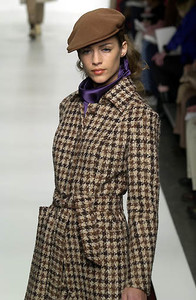 1587843826_ChompolSerimontFW2001NYFW5.thumb.jpg.0a1d8958c1b7278d13b908f7105ff55d.jpg