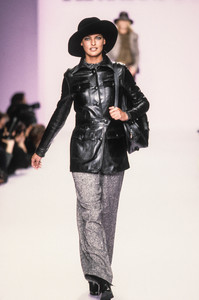 159465360_AnnaSui1996WomenRTW82.thumb.jpg.492a970b27307cb0b39523c667b3f45f.jpg