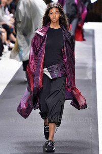 161475339_AdidasY-3SS2019PFW4.thumb.jpg.9f07aa08a3031d9e93f7a0cd649266a4.jpg