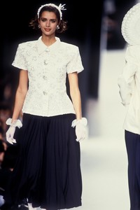 1627178994_NinaRicci1992HauteCouture83.thumb.jpg.10166dc86ad22106ce78bfa918d71a44.jpg