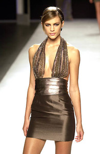 1643052529_CarmenMarcValvoFW2001NYFW3.thumb.jpg.f2fe3c5592436d4953a2a7824eb13834.jpg