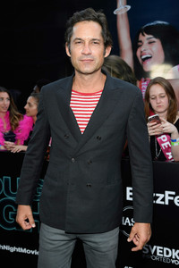 Enrique+Murciano+Rough+Night+New+York+Premiere+ODCw7cBa0-Wx.jpg