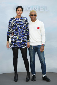 Pharrell+Williams+Chanel+Front+Row+Paris+Fashion+gakPGOzu2Kqx.jpg