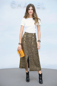187634904_ElisaSednaouiChanelFrontRowParisFashionGjIsDB6sn7Yx.thumb.jpg.72b733d949ea75c5d3c9e5720d7275bf.jpg