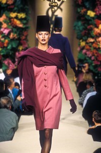 1936424888_YvesSaintLaurent1996HauteCouture35.thumb.jpg.409452108efeaee16ae9786b017968cc.jpg