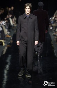 1943885623_LanvinFW2001PFW10.thumb.jpg.b92d4342bb80561b0b3fe1c7b57ad0df.jpg