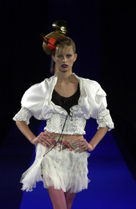 1973709159_ChristianLacroix2001HauteCouture64.thumb.jpg.d54fb0f8cd5c350e093f7f275ecd7ddc.jpg