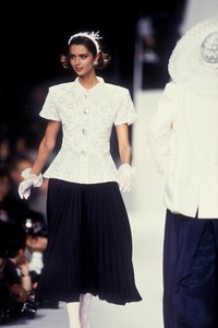 1997423646_NinaRicci1992HauteCouture82.thumb.jpg.ac4958942928b77aaada8bffb02cc33f.jpg