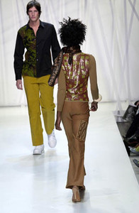 2022951329_CustoBarcelonaFW2001NYFW12.thumb.jpg.bc3b7801ce3fbe8323d26d16e1594155.jpg