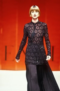 2084135359_Valentino1993HauteCouture84.thumb.jpg.960225f86c103be424bb476393c07846.jpg