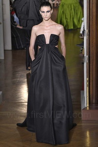 2143330693_ValentinoFW2018PHC2.thumb.jpg.9540565dd9ec362190d45275b18cccfc.jpg