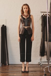 22-alexander-mcqueen-resort-2018.thumb.jpg.abee5d0d2bee2d3053cfb6b4c0986e0d.jpg