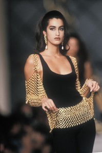 220116435_Chanel1990WomenRTW117.thumb.jpg.372d3589f7d387ad01a3e6ae6703f72c.jpg