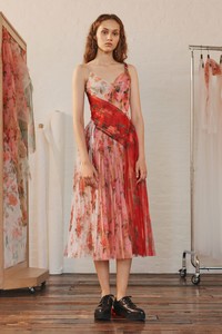 23-alexander-mcqueen-resort-2018.thumb.jpg.ba31679a6ab0506333382f3f02be3094.jpg