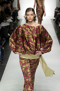246972086_ChompolSerimontFW2001NYFW7.thumb.jpg.9c8f63b1effbfb164fd2921627582815.jpg