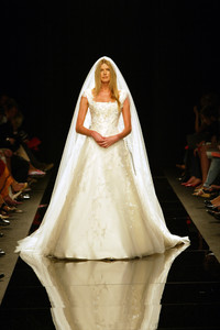 260150743_ElieSaab2002HauteCouture70.thumb.jpg.b243bb9fdaad73e866e08f09e71b08a4.jpg