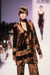 271558323_AnnaSui1996WomenRTW42.thumb.jpg.6fa8e68bc49d680e60279b019da1dd53.jpg