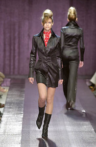 282603933_CatherineMalandrinoFW2001NYFW13.thumb.jpg.de0739924226d3970cc4ec4eb86895c7.jpg