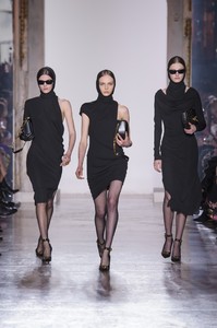 286103176_versace-rf18-0696(1).thumb.jpg.87d3587c86feadcbf84d4f236deae884.jpg