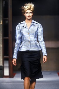 307145006_VivienneWestwood1996WomenRTW17.thumb.jpg.256b9bc561f00990599ad4df5b84adc7.jpg