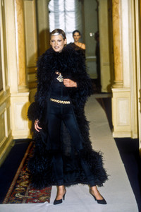 321547553_Chanel1996HauteCouture68.thumb.jpg.c4adffe582e78950caca9748719f368e.jpg