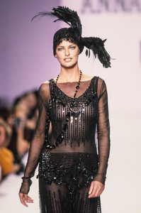 397494757_AnnaSui1996WomenRTW102.thumb.jpg.3130926e50a63c89b655487bedc46b85.jpg