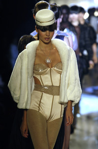 409731291_Babyphat2006WomenRTW116.thumb.jpg.21a4a3ca82a5dfd4b84189a41988092e.jpg